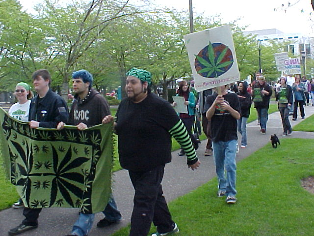 Salem MMMarchers turn onto Court street